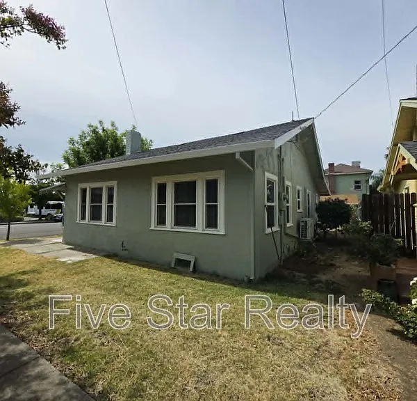 831 8th St — Photo 3