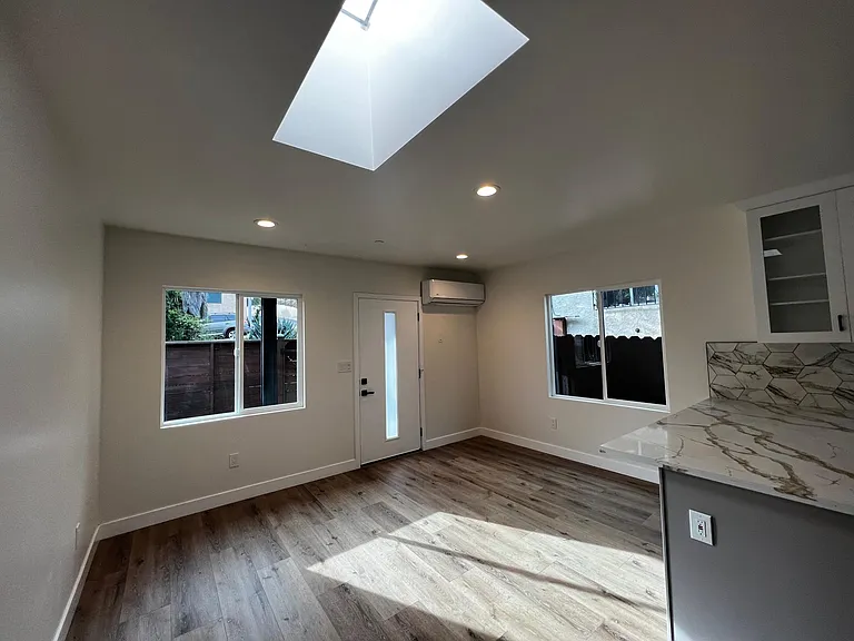 1510 Lake Shore Ave — Photo 7