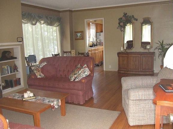 Living Room Toward Kitche