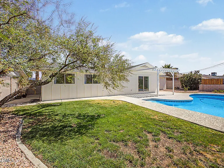 8725 E Coronado Rd — Photo 43