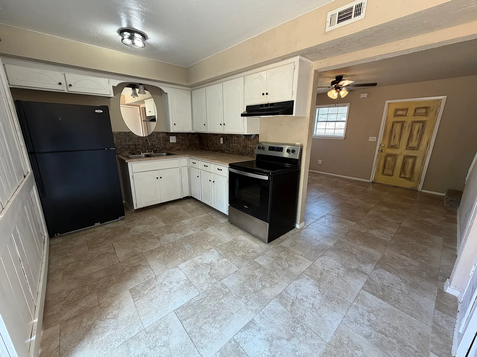 2 bed, 1000 sqft, $995 — Photo 3