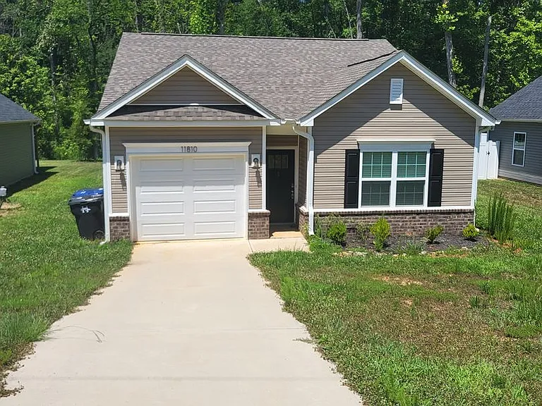 11810 Titan Ave — Photo 1