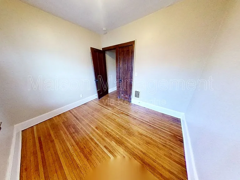 100 Laburnam Cres #1 — Photo 11