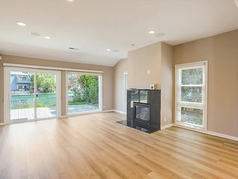 608 Mystic Ln — Photo 14