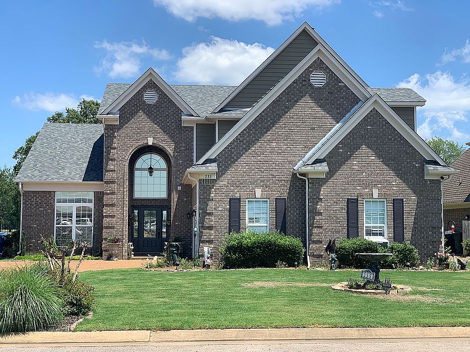 1st image of 235 Fairoaks Dr