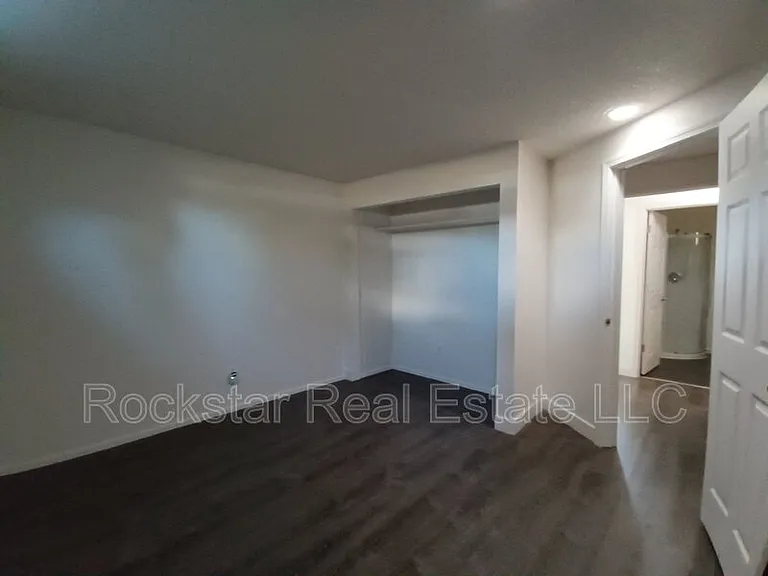 702 E Bridgeport Ave — Photo 16