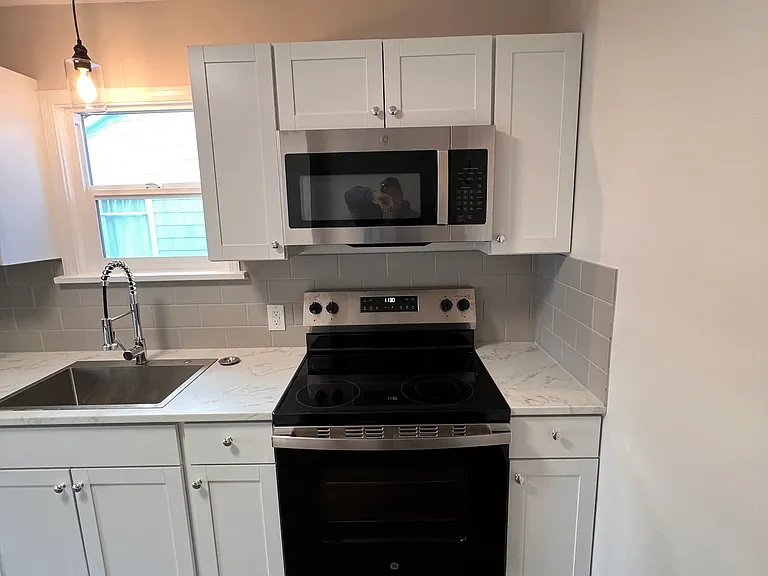227 Thomas St NW — Photo 13