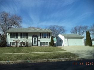 829 Sumac Dr, Streamwood, IL 60107