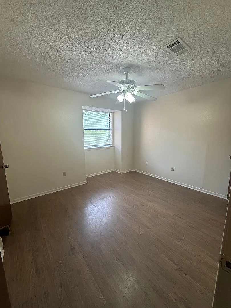 GM 1322 Jasper Ave — Photo 3