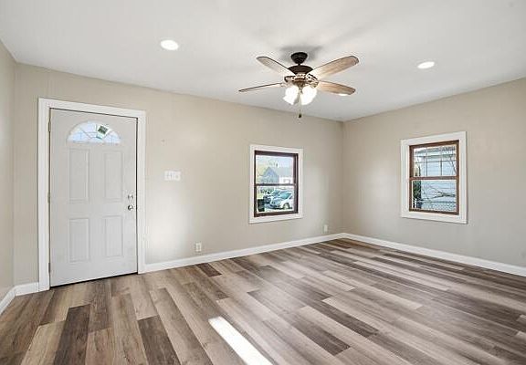 4th image of 560 Ralston St