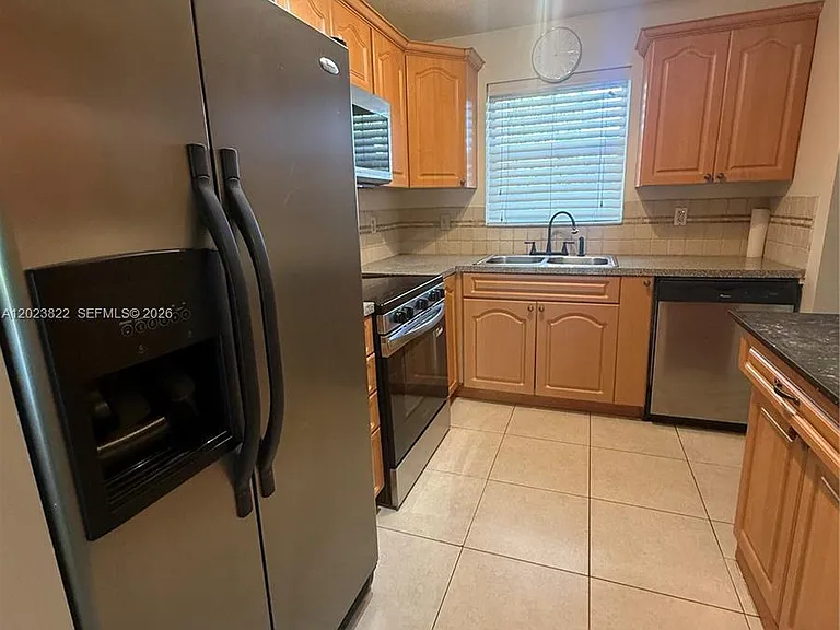 5080 SW 64th Ave #104 — Photo 2