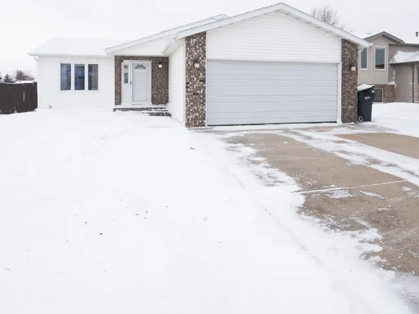 2708 Yorktown Dr, Bismarck, ND 58503