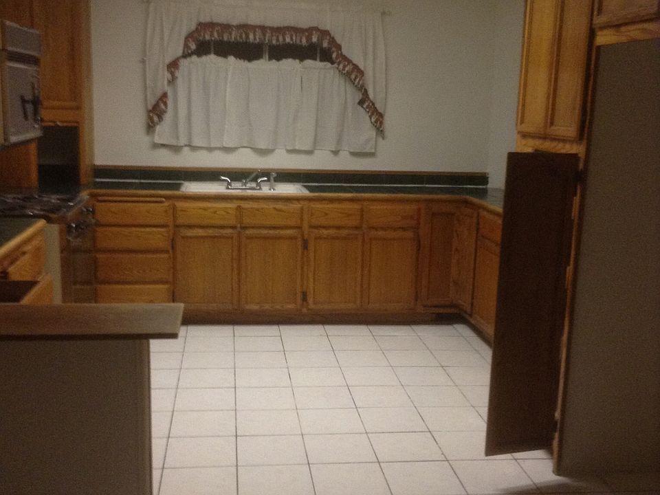 2nd image of 9930 Victoria Ave