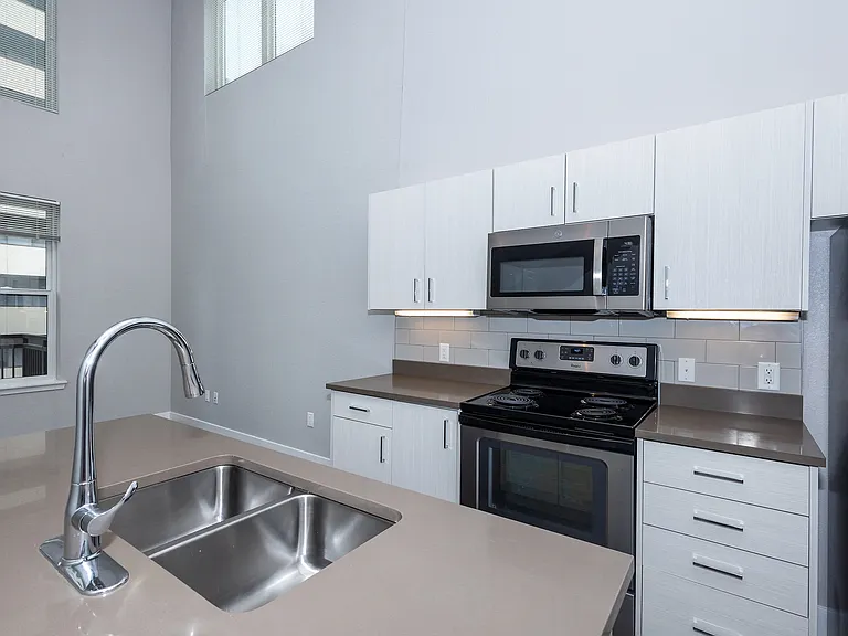 Jux Apartments — Photo 40
