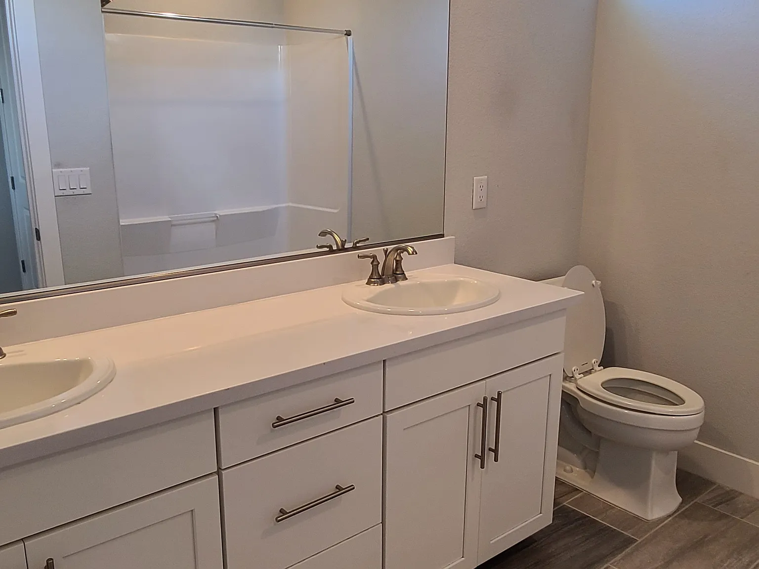 4 bed, 3.5 bath, 2016 sqft, $3,800 — Photo 4