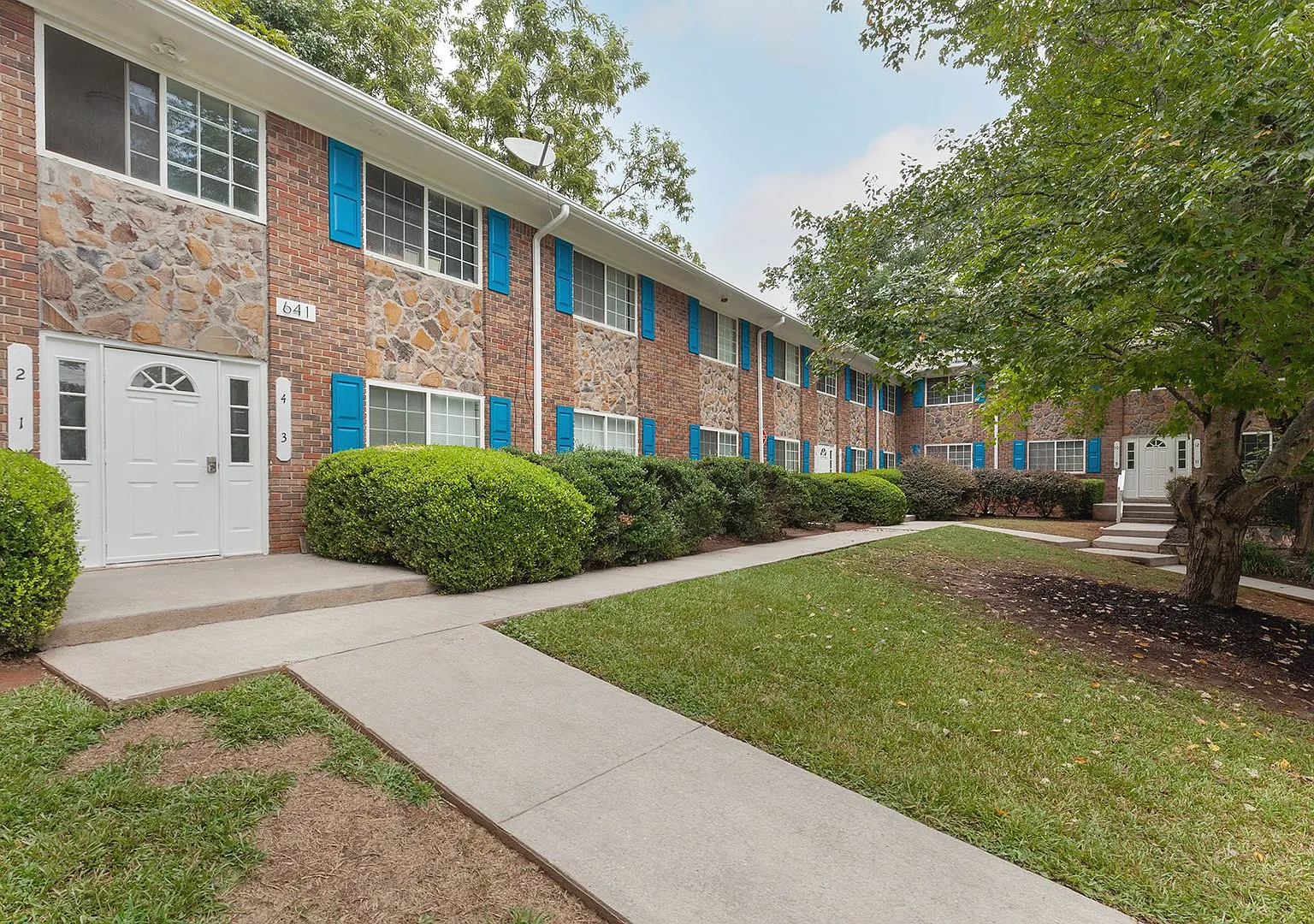Beautiful, Fully Renovated 1bd/1ba Unit w/ Rear Deck in Ideal Smyrna Location! — Photo 2