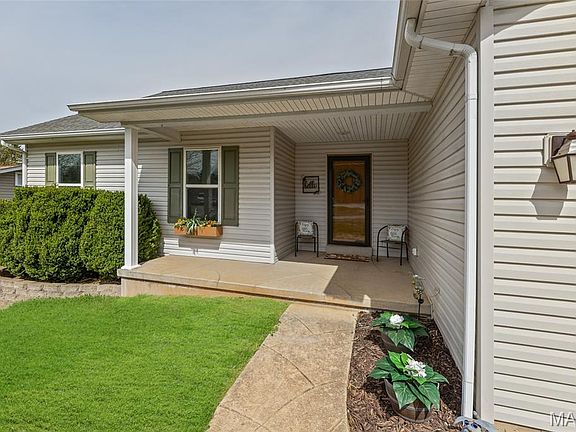 3rd image of 407 Glen Echo Dr