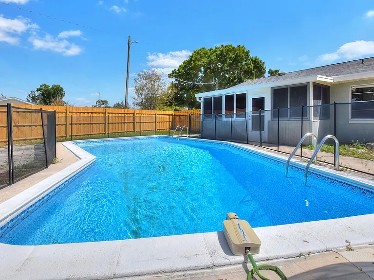 Okaloosa Dr — Photo 10
