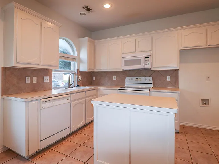 12532 Clarksburg Trl — Photo 3