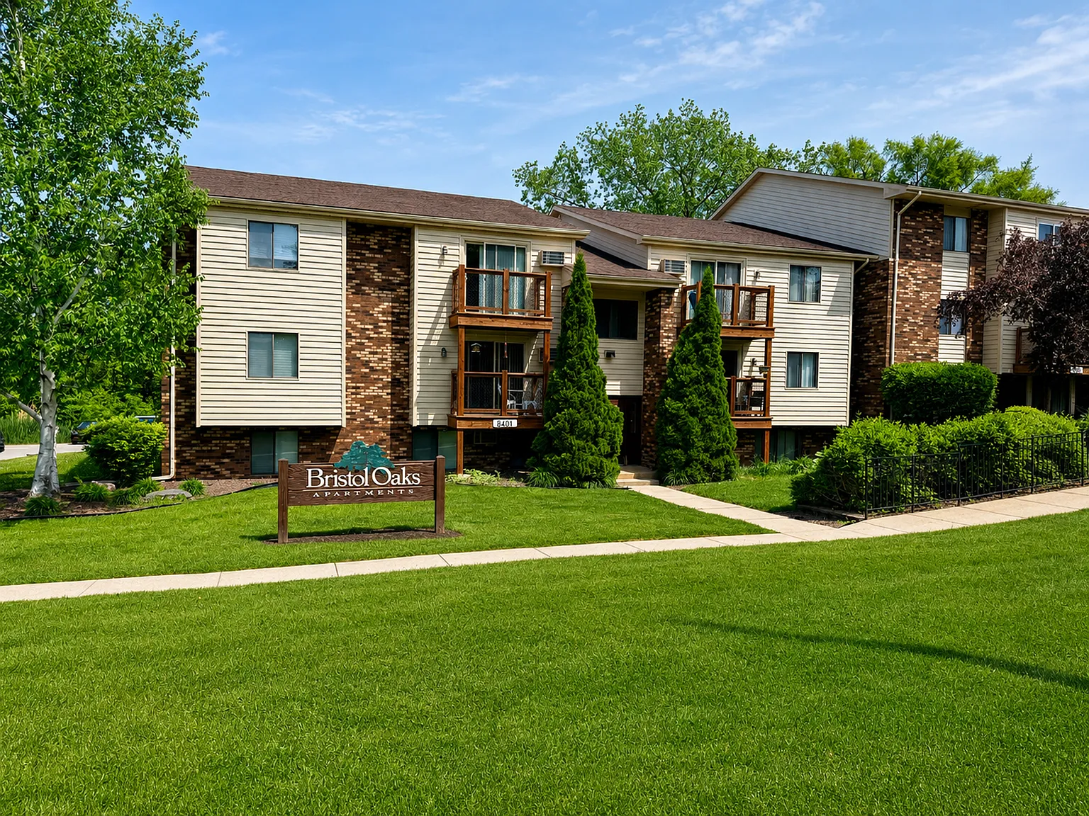 Bristol Oaks Apartments — Photo 1