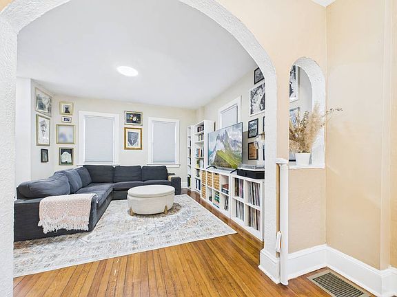 3rd image of 1510 Bangs Ave