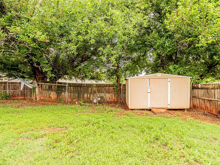 3808 Oakcliff Dr — Photo 31