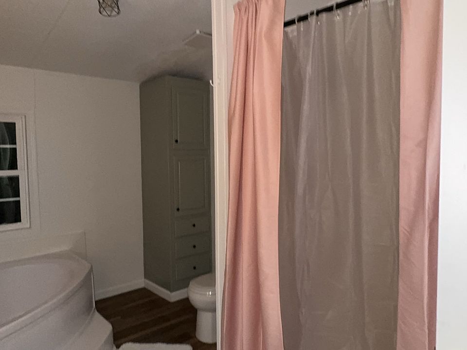 2nd image of 415 Ba Warren Rd