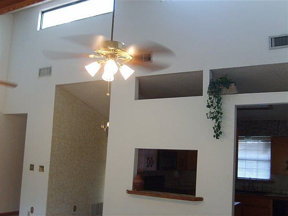 3rd image of 850 Fir Ln