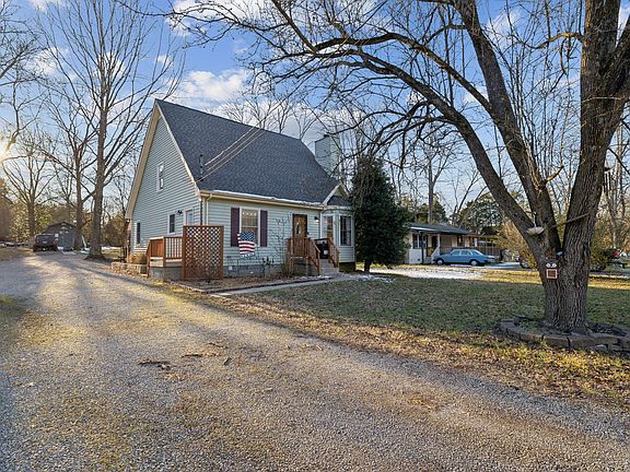 3rd image of 208 Paradise Dr