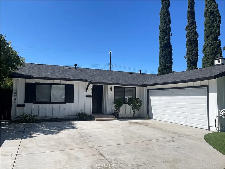 23926 Hamlin St — Photo 17