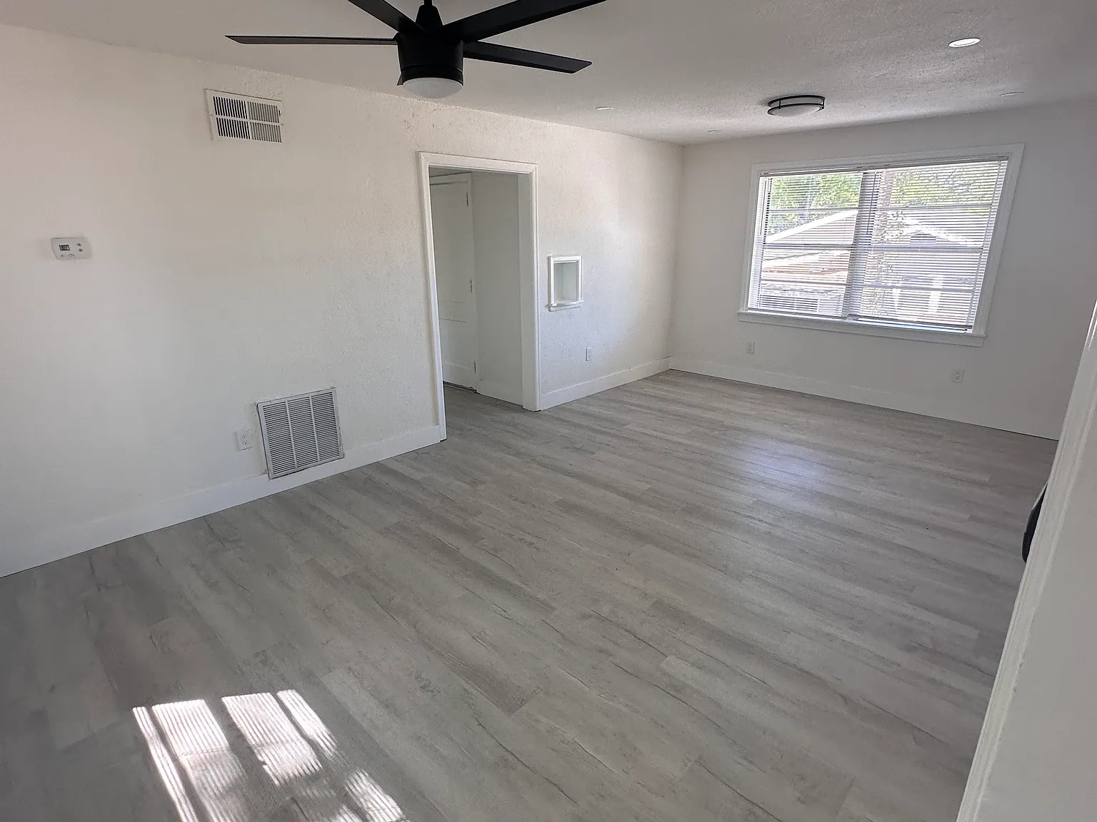 2 bed, 909 sqft, $1,995 — Photo 4