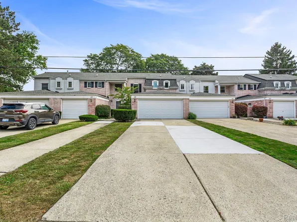 119 Canterbury Trail Dr #1, Rochester Hills, MI 48309