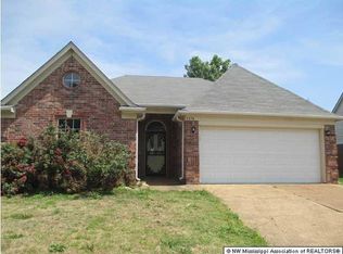 5574 Lake Front Dr, Horn Lake, MS 38637