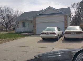 701 W R St, Lincoln, NE 68528