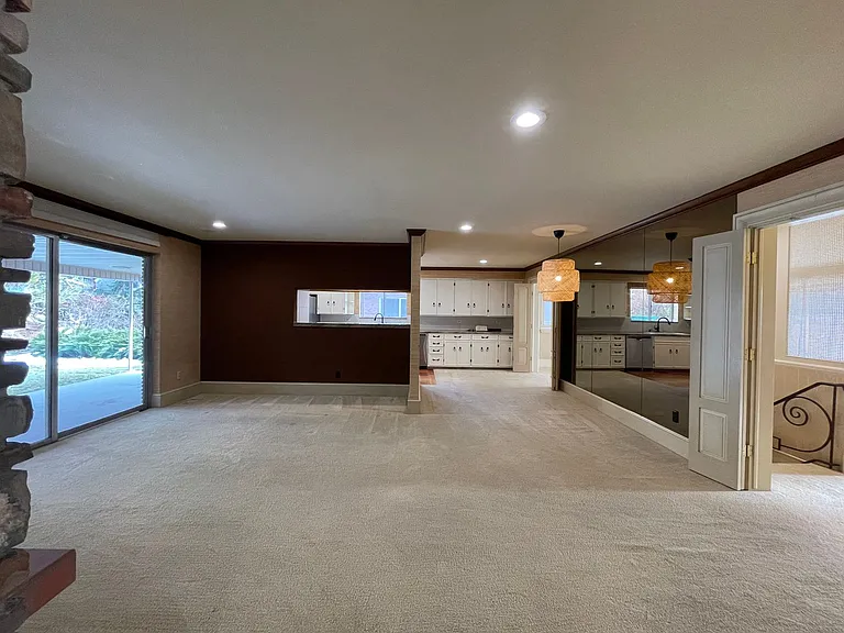 1124 Birch Ln — Photo 2