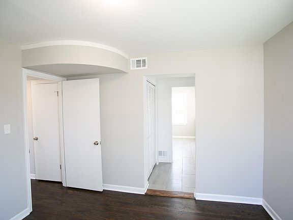 5th image of 2934 Scott St