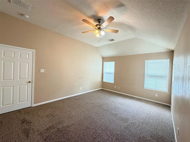 15423 Fir Woods Ln — Photo 25