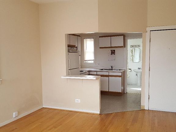 3rd image of 211 S Kenilworth Ave APT 3F