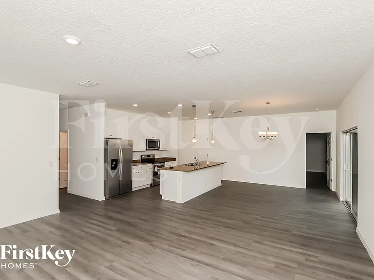 1021 Locust Ave NW — Photo 3