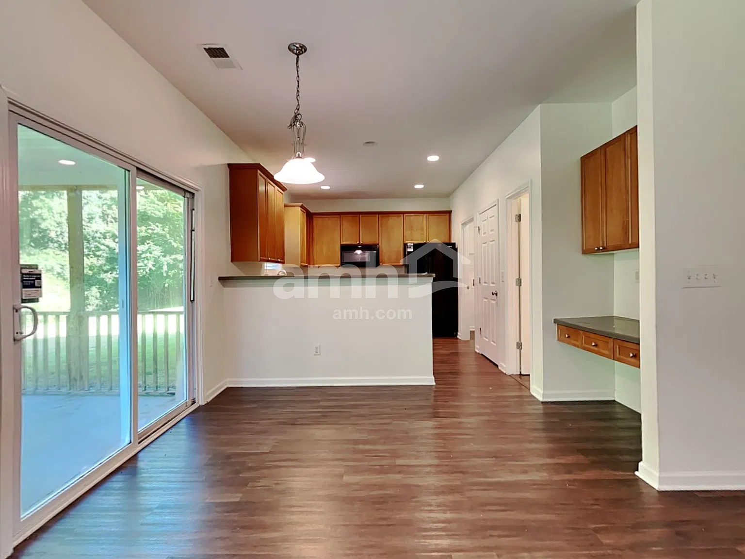 4 bed, 2.5 bath, 1798 sqft, $2,385 — Photo 4