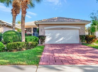 9575 Crescent View Dr N, Boynton Beach, FL 33437