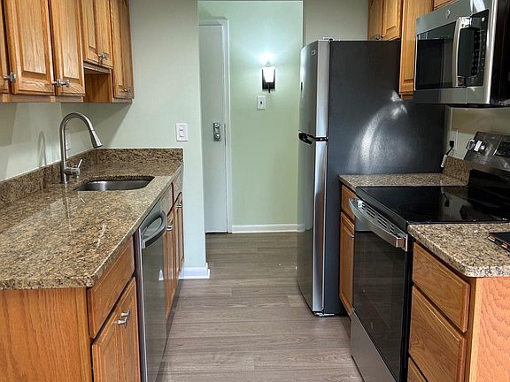 3rd image of 11609 Stoneview Sq Suite 11C