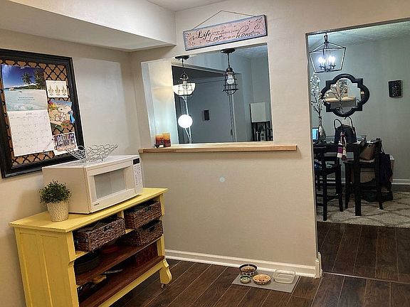 5th image of 427 Logsdon Ct