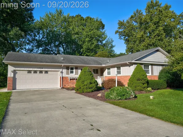 1336 Hidden Oaks Ct, Flint, MI 48507
