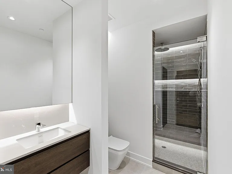 2110 Walnut St #301 — Photo 28