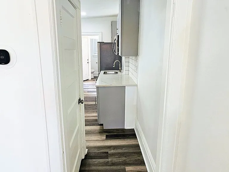 1421 Gault St — Photo 5