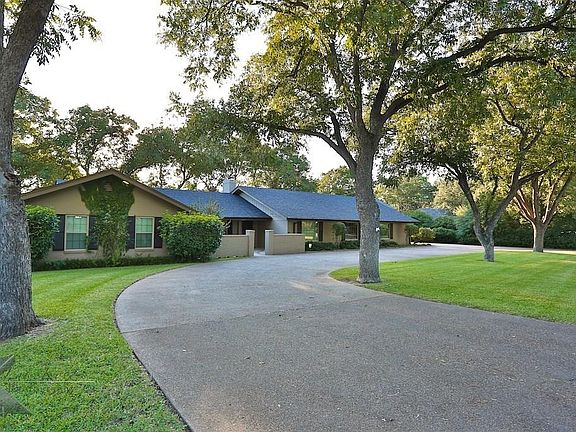 2nd image of 2602 Shoreline Dr