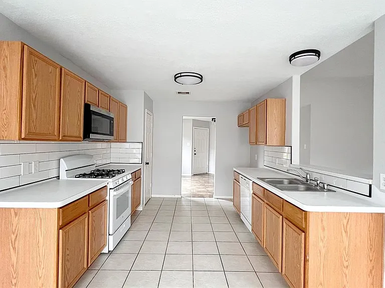 5923 Shining Leaf Ct — Photo 8