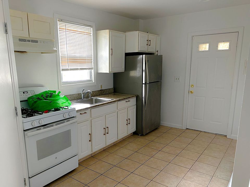 2nd image of 35 Terrace Dr APT 2R