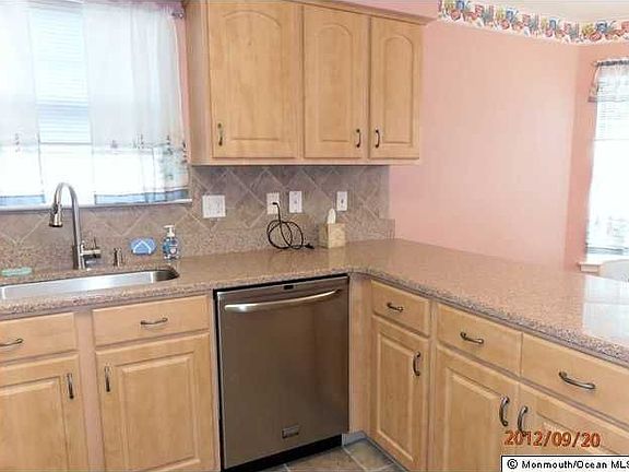 3rd image of 2844 Lenox St